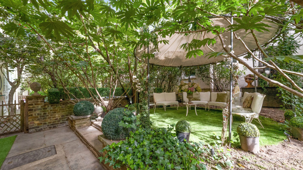 Outlet Residential London garden with white chairs and canopy