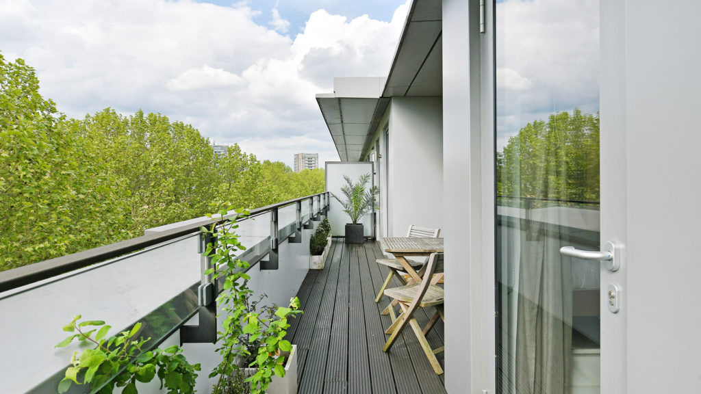 Outlet Residential London luxury flat with large balcony