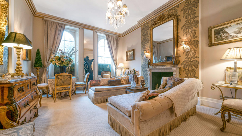 Outlet Residential London luxury ornate living room