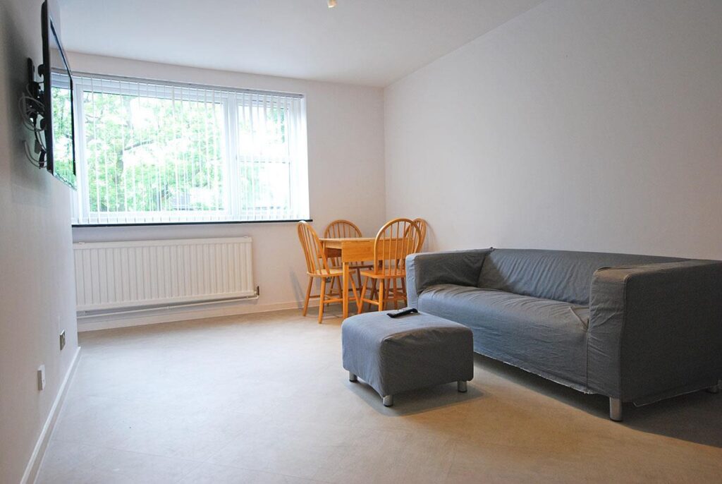 Rothesay Court, Oval